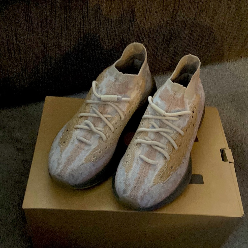 Selling for 250wore them a couple times paid 450 for them